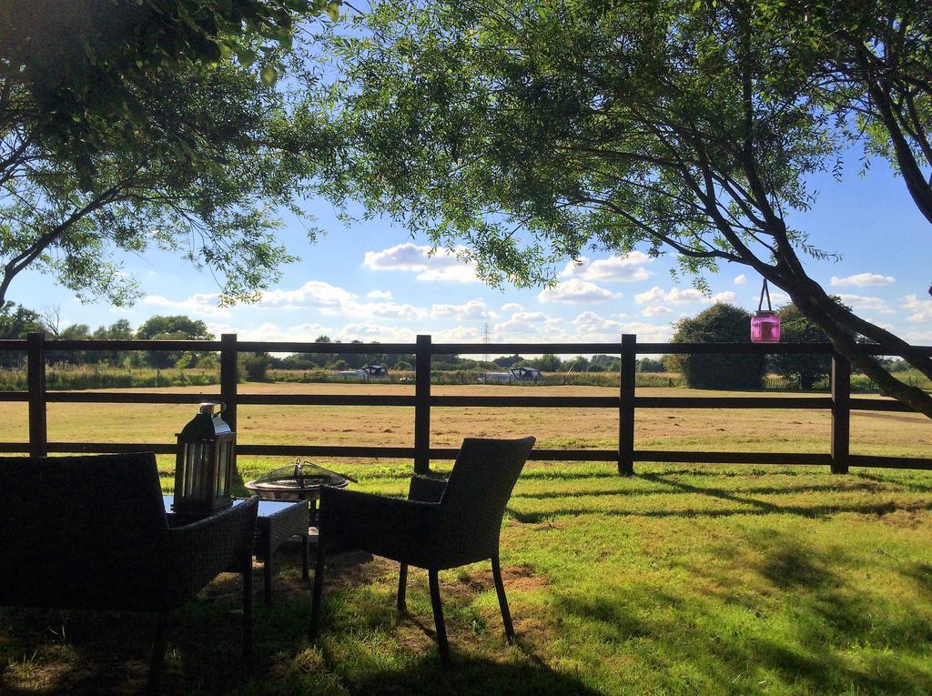 Oxford Riverside Glamping Extérieur photo